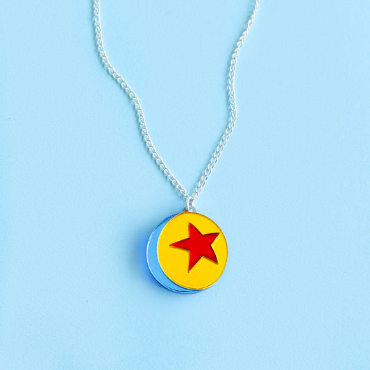 Bouncy star necklace